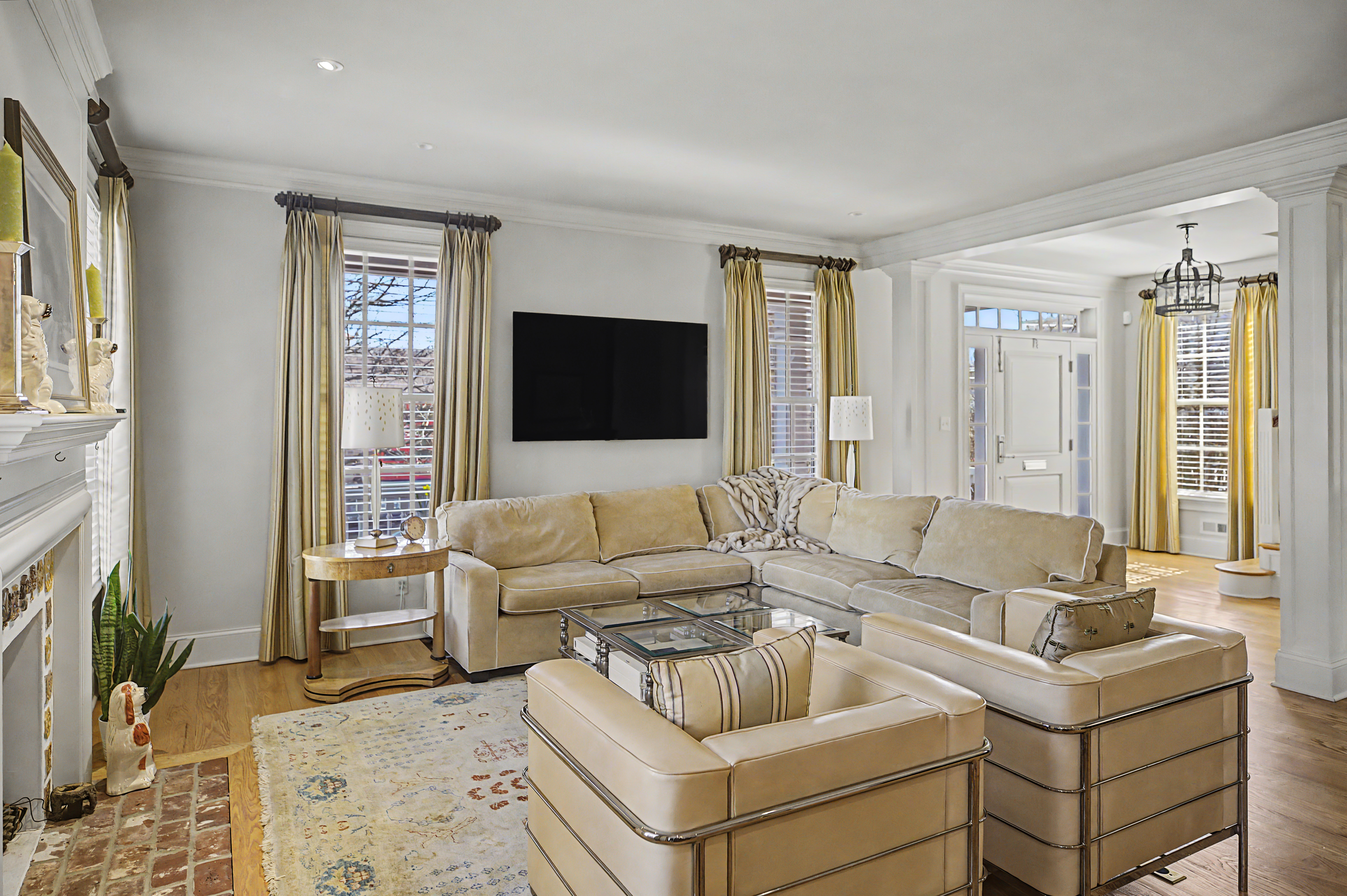 85 East Oakland Avenue 