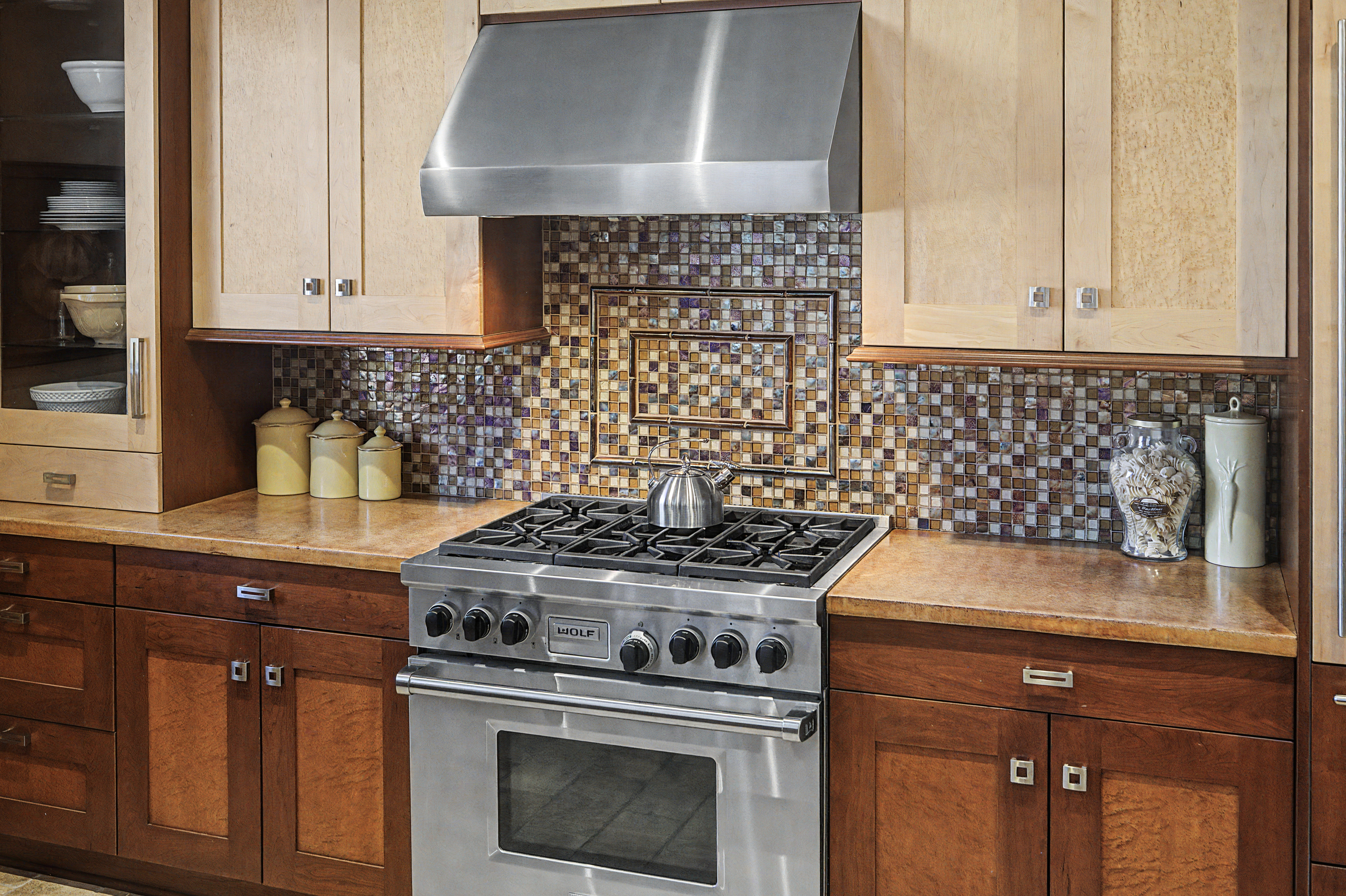 85 East Oakland Avenue 