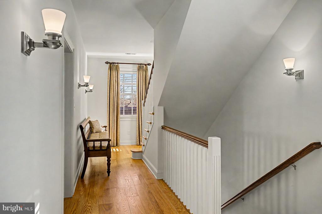 85 E OAKLAND AVENUE