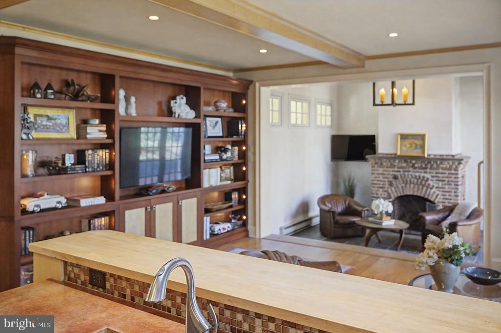 85 E OAKLAND AVENUE