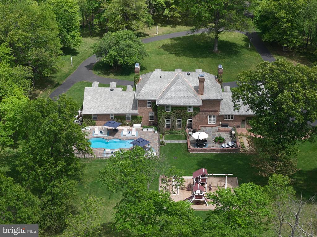 4 WOODLAND ROAD