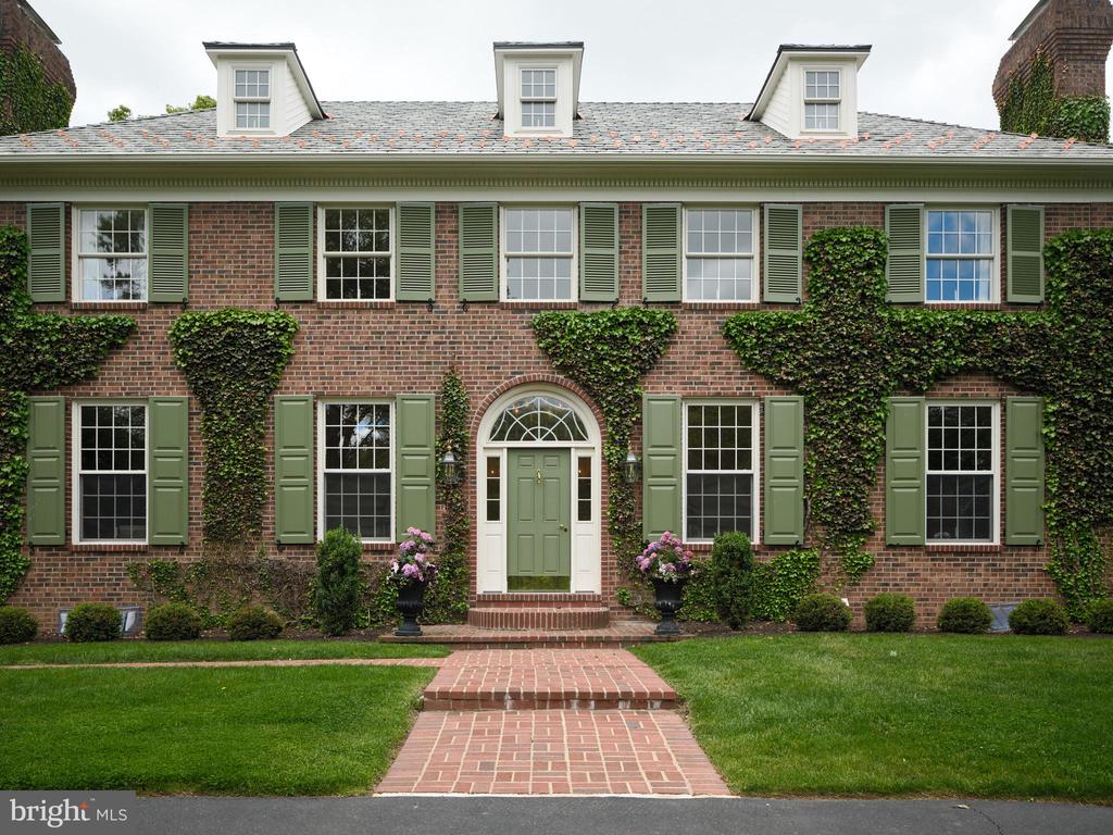 4 WOODLAND ROAD
