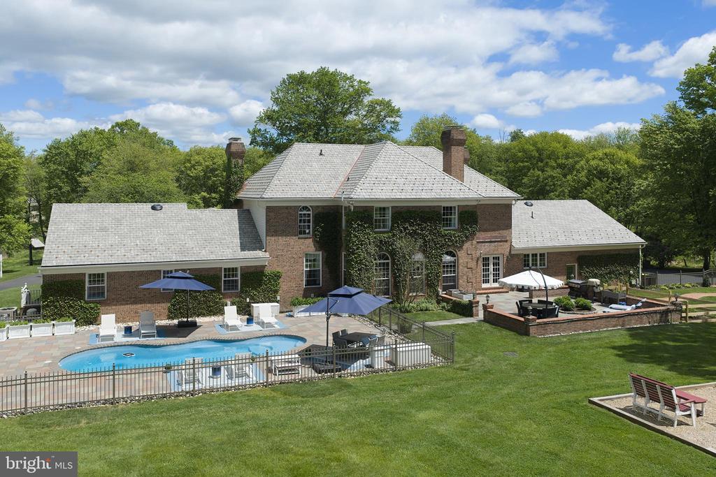 4 WOODLAND ROAD
