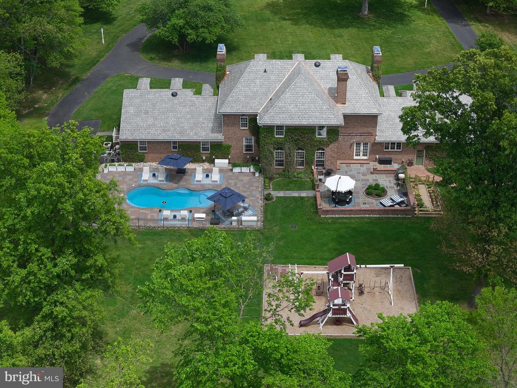 4 WOODLAND ROAD