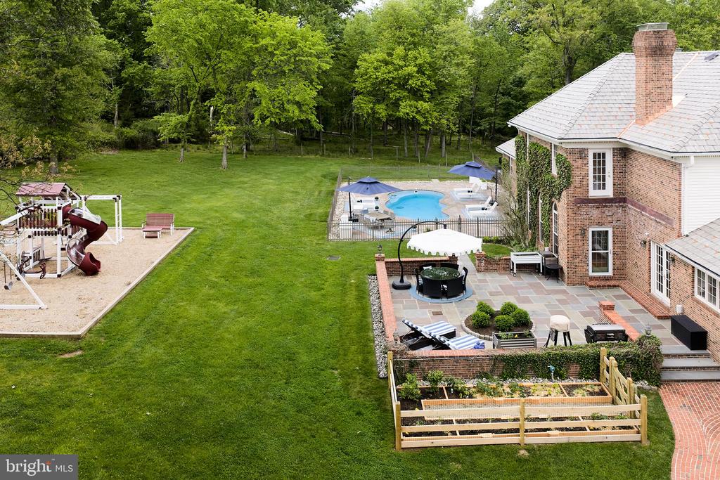 4 WOODLAND ROAD