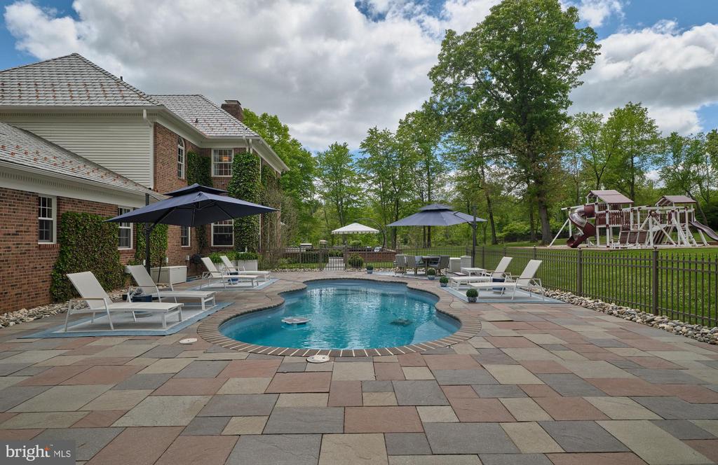 4 WOODLAND ROAD