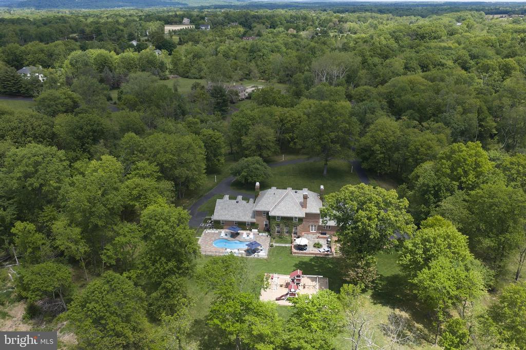 4 WOODLAND ROAD