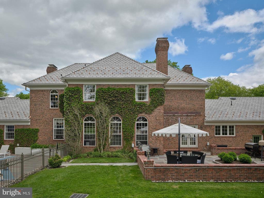 4 WOODLAND ROAD