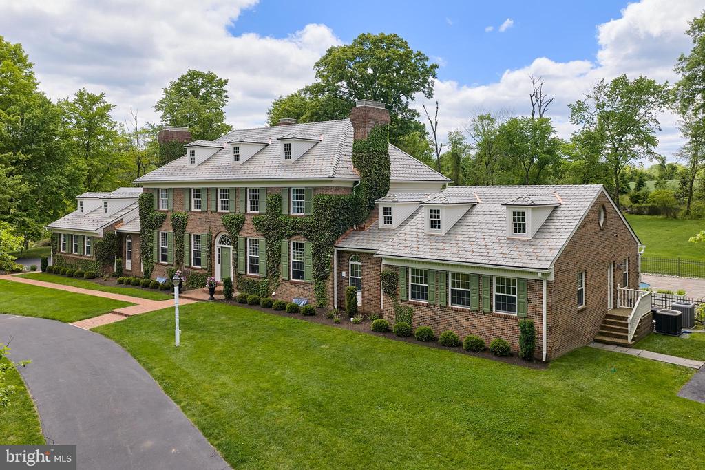 4 WOODLAND ROAD