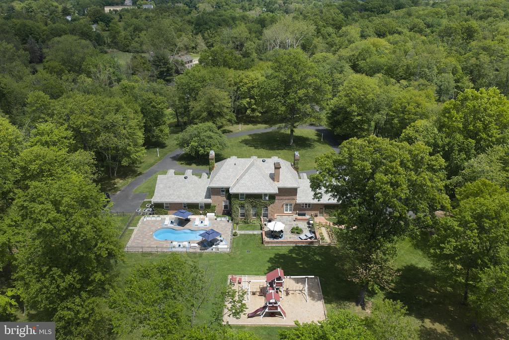 4 WOODLAND ROAD