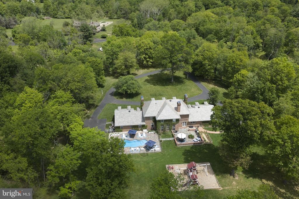 4 WOODLAND ROAD