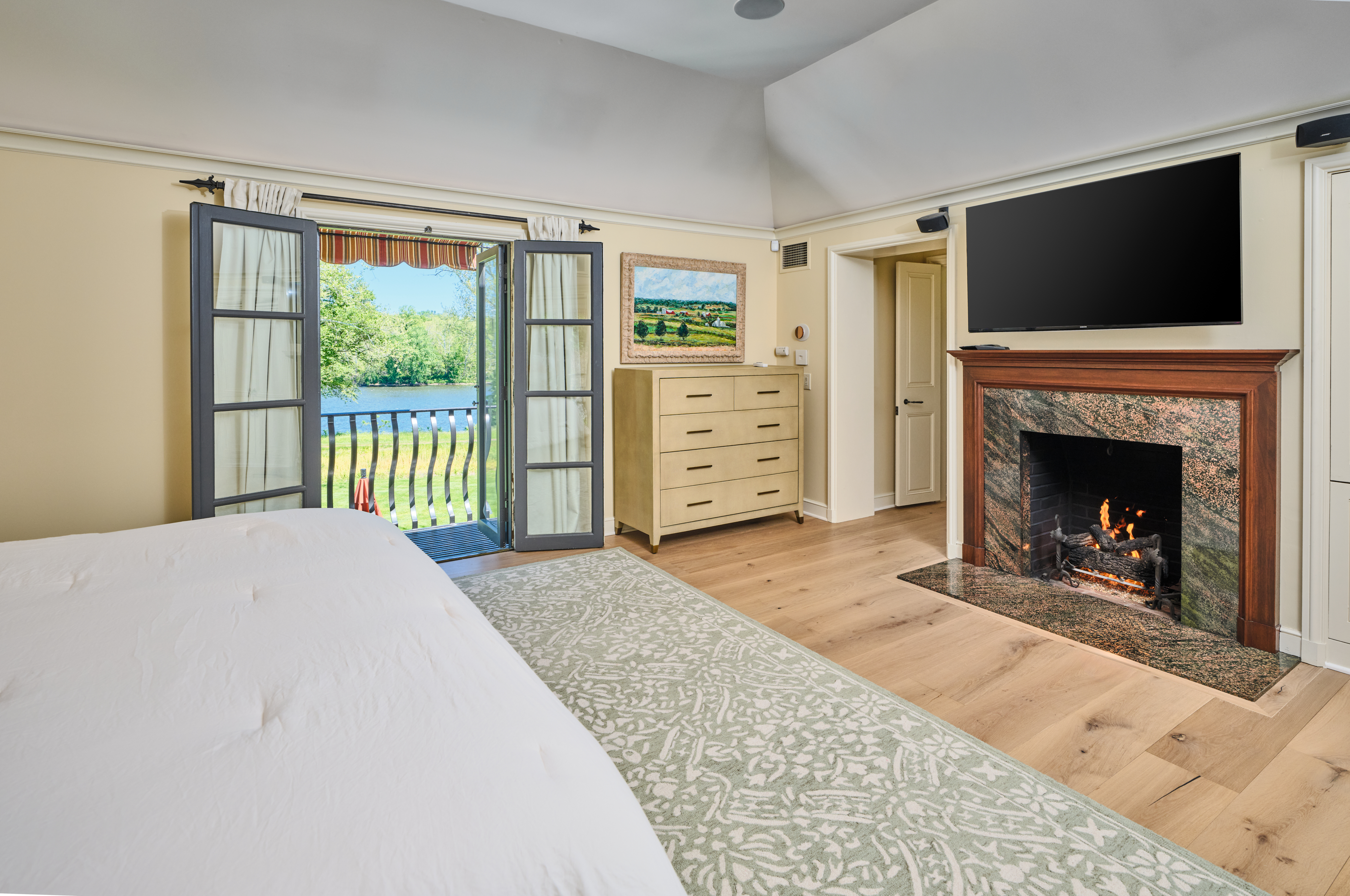 3052 River Road 