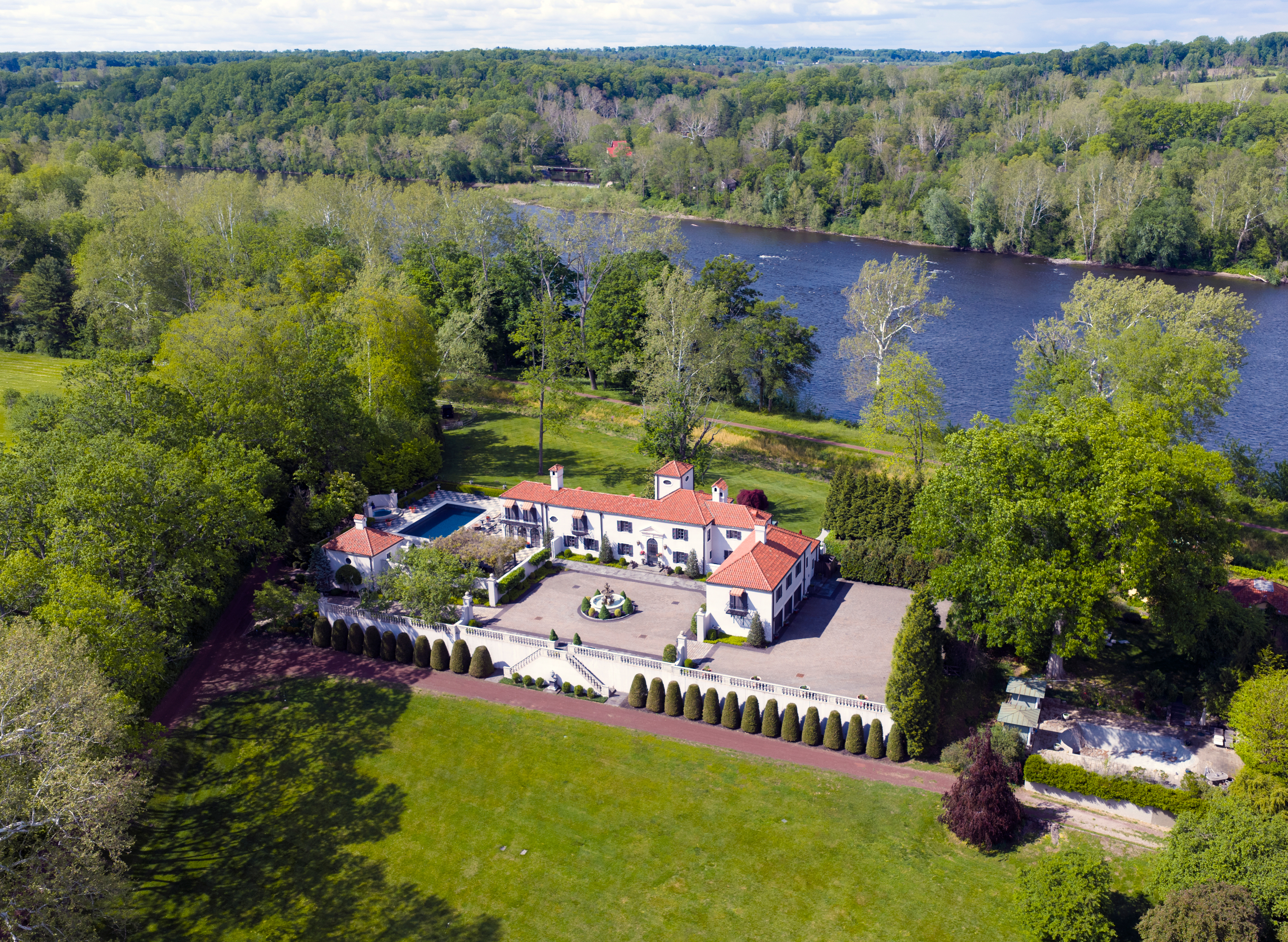 3052 River Road 