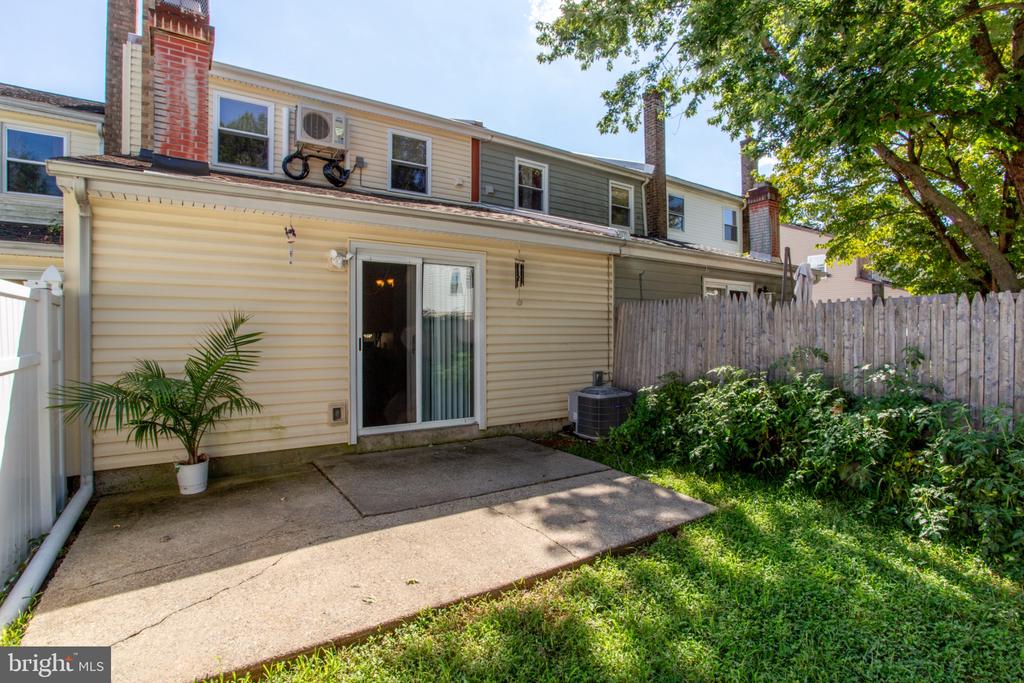 1437 ATTERBURY WAY