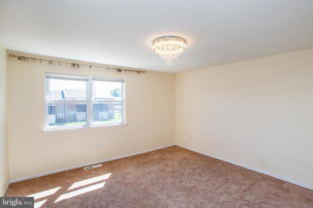 1437 ATTERBURY WAY