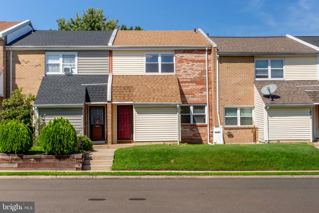 1437 ATTERBURY WAY