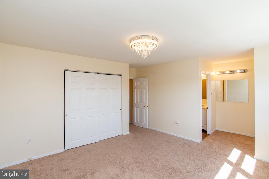1437 ATTERBURY WAY