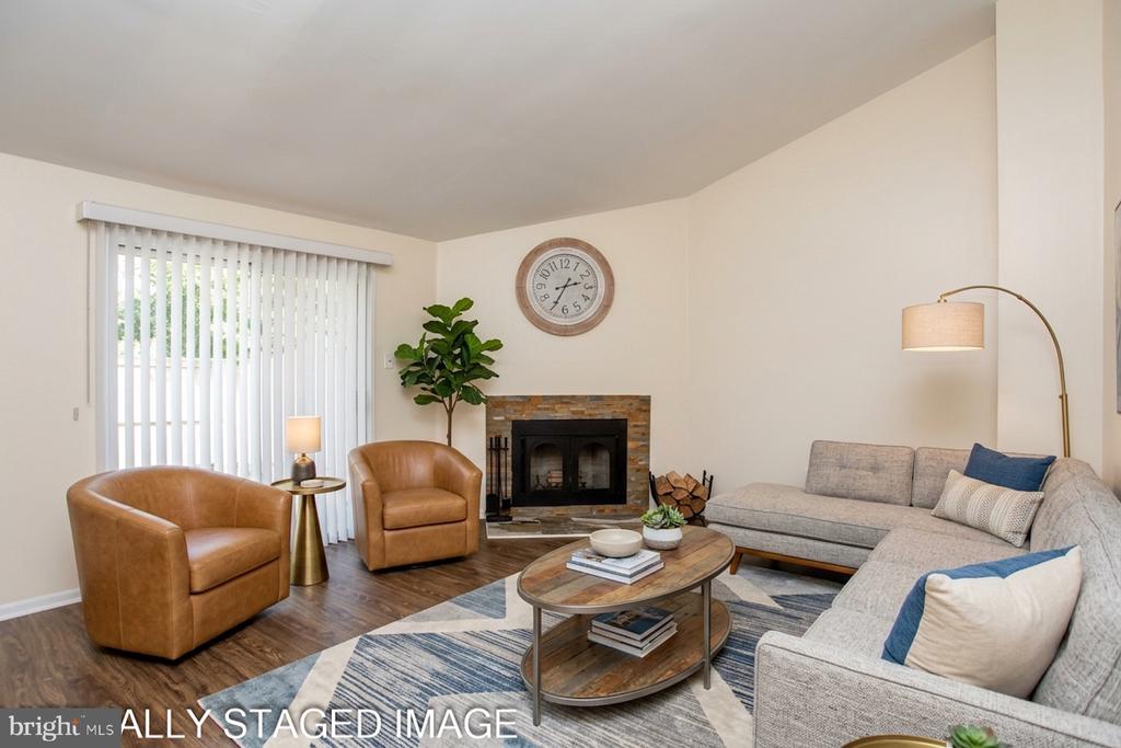 1437 ATTERBURY WAY