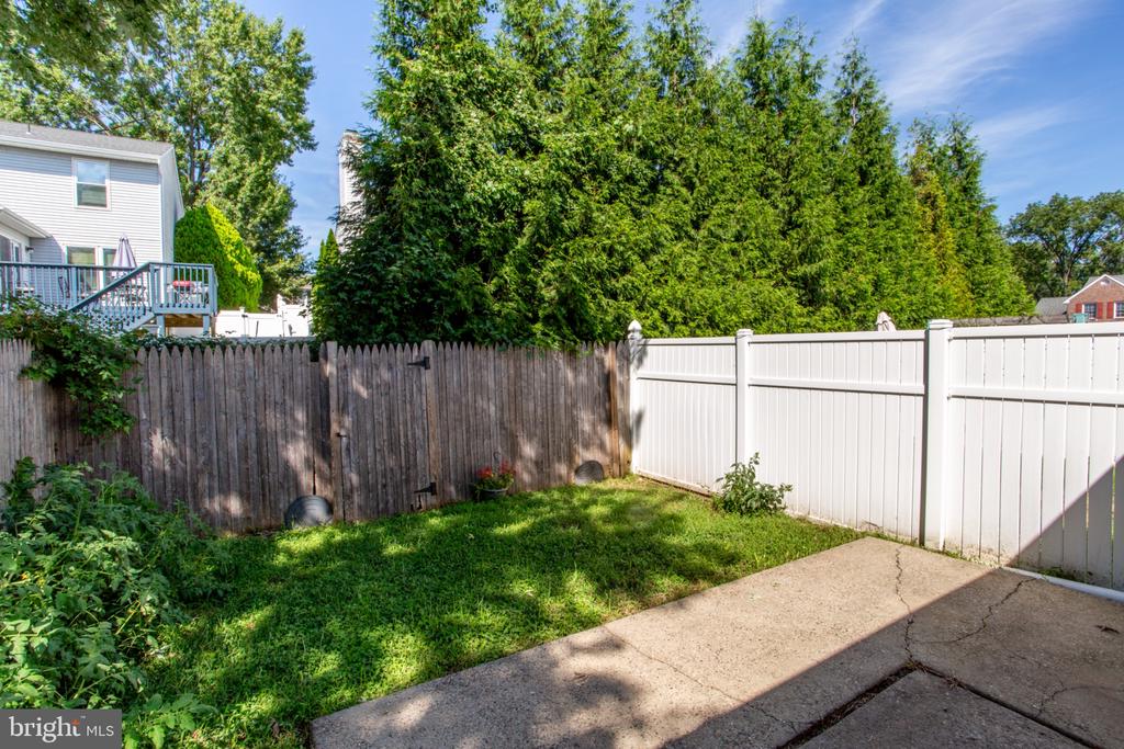 1437 ATTERBURY WAY
