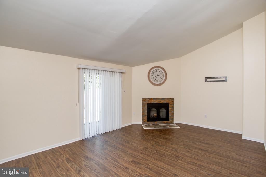 1437 ATTERBURY WAY