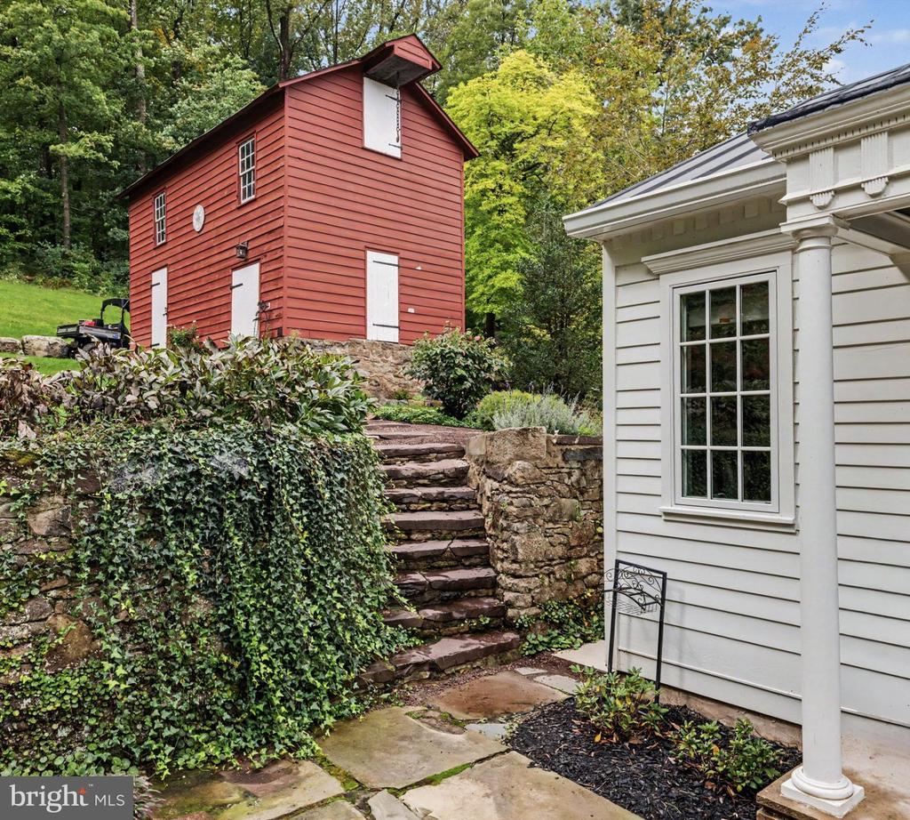 2969 RIVER ROAD