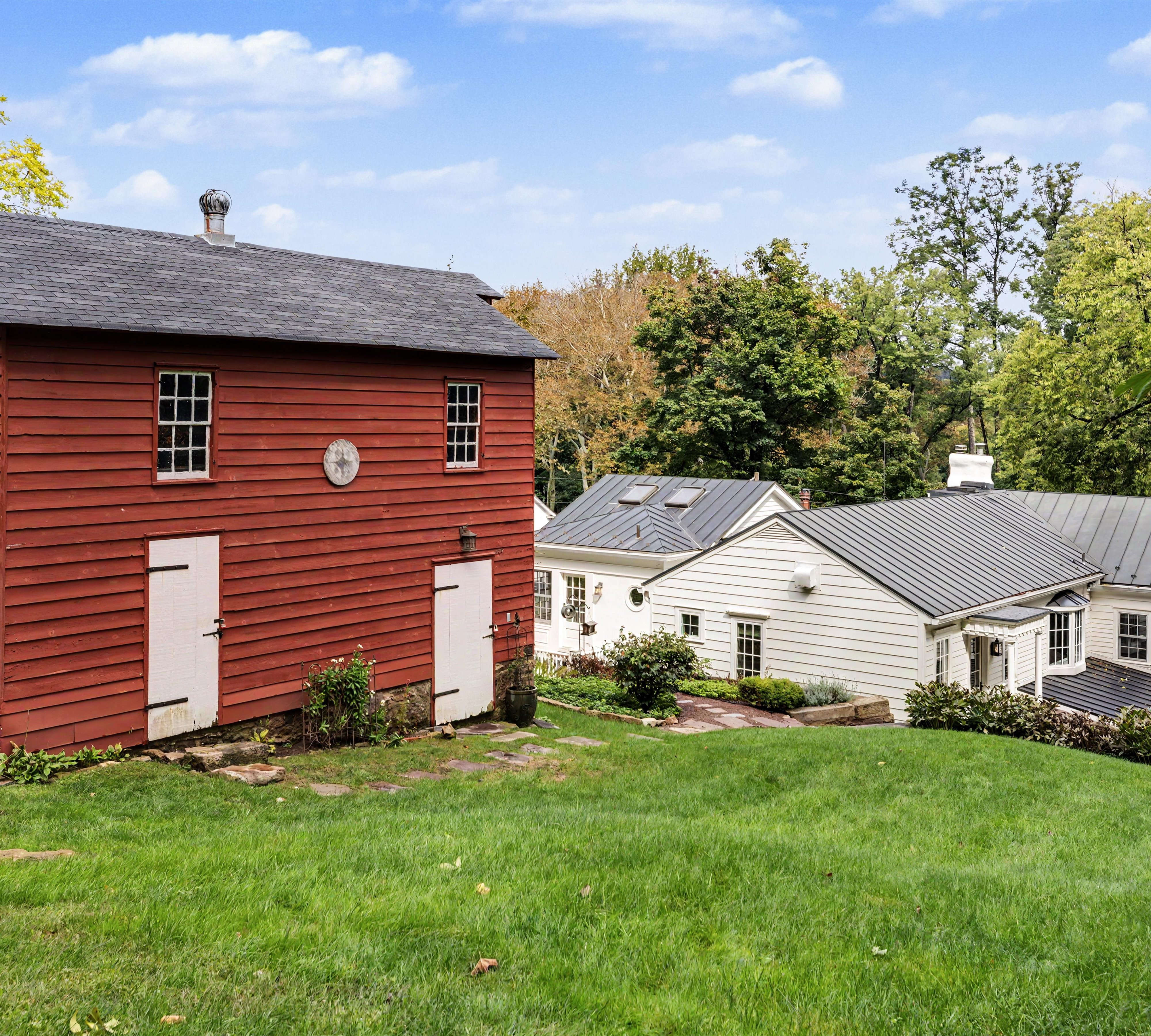 2969 River Road 