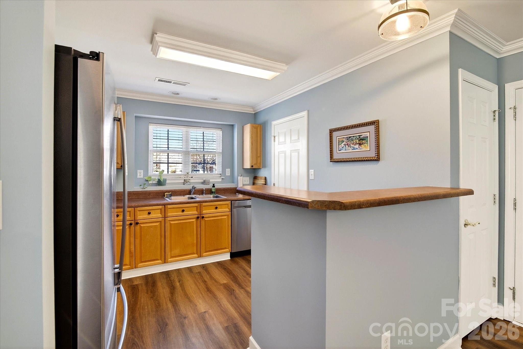 312 Valley Brook Lane SE