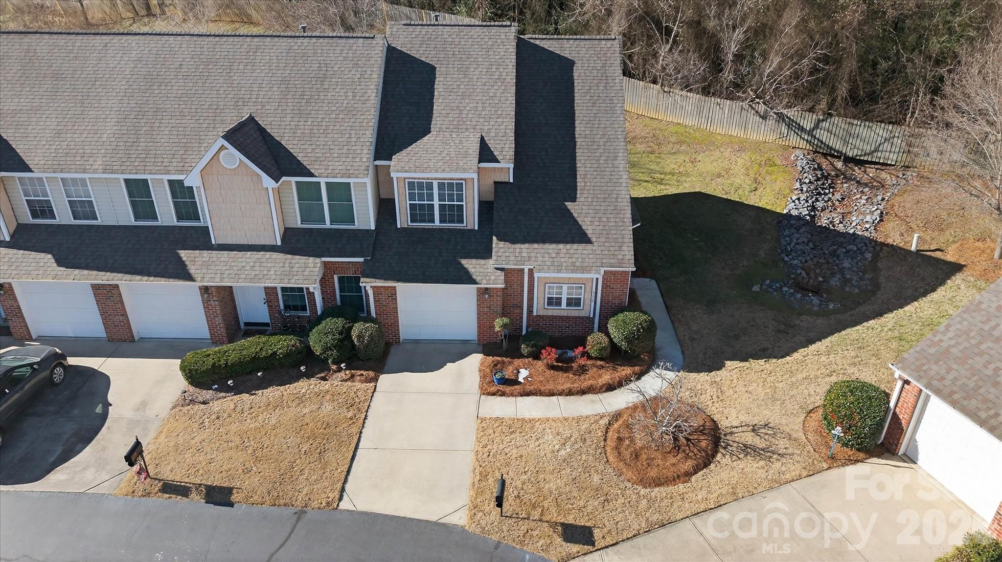 312 Valley Brook Lane SE