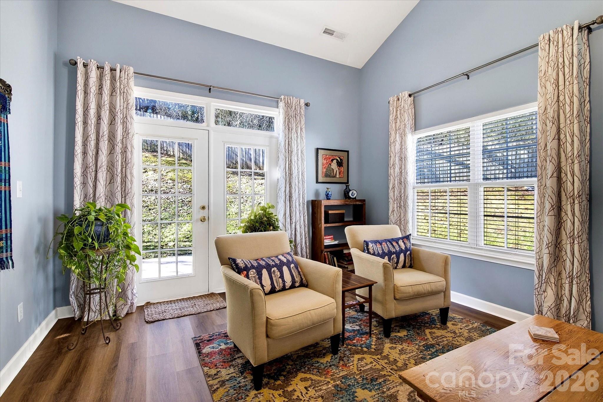 312 Valley Brook Lane SE