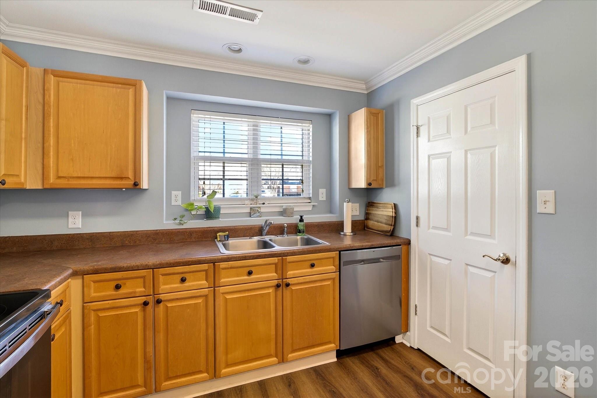 312 Valley Brook Lane SE