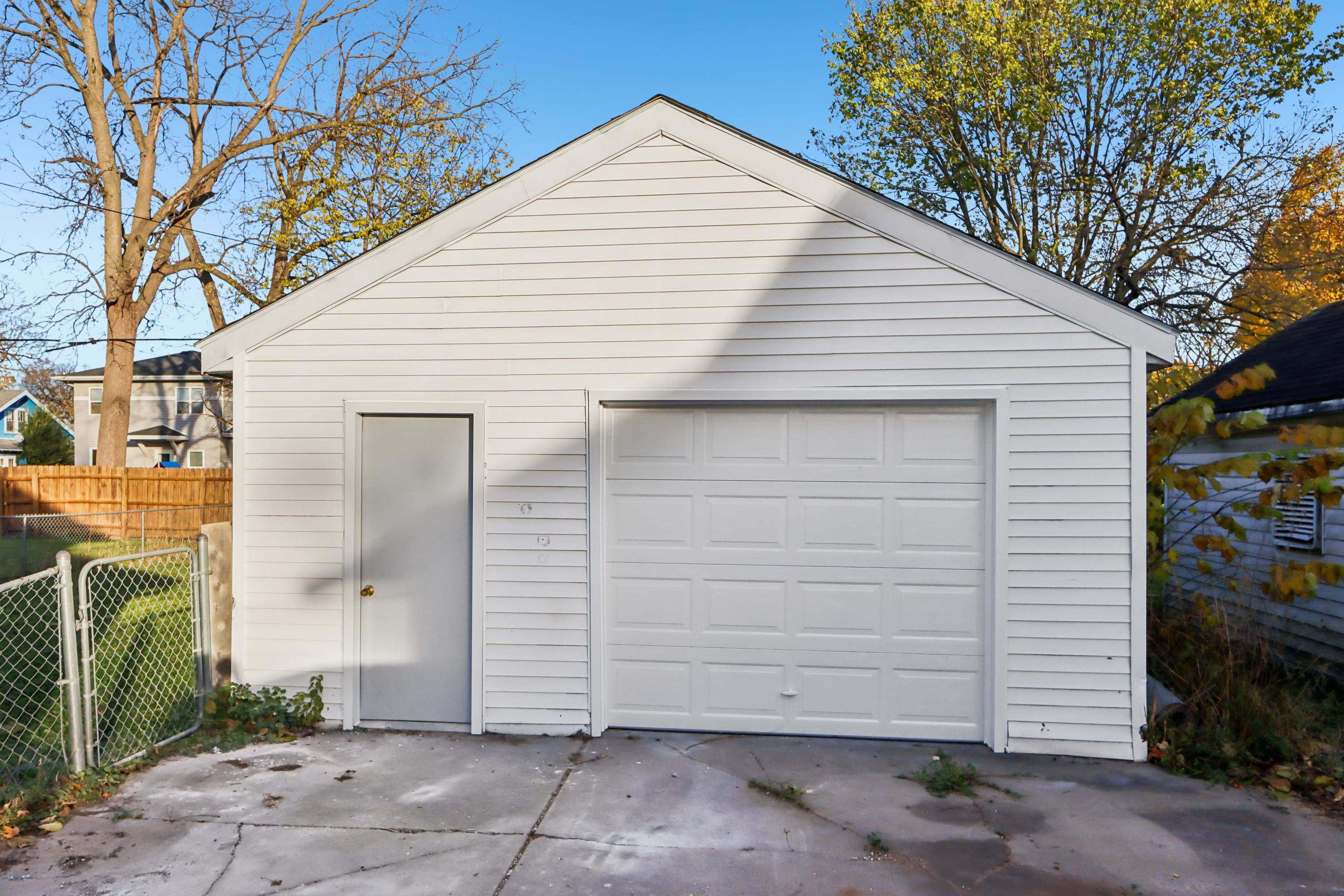 323 Center Avenue