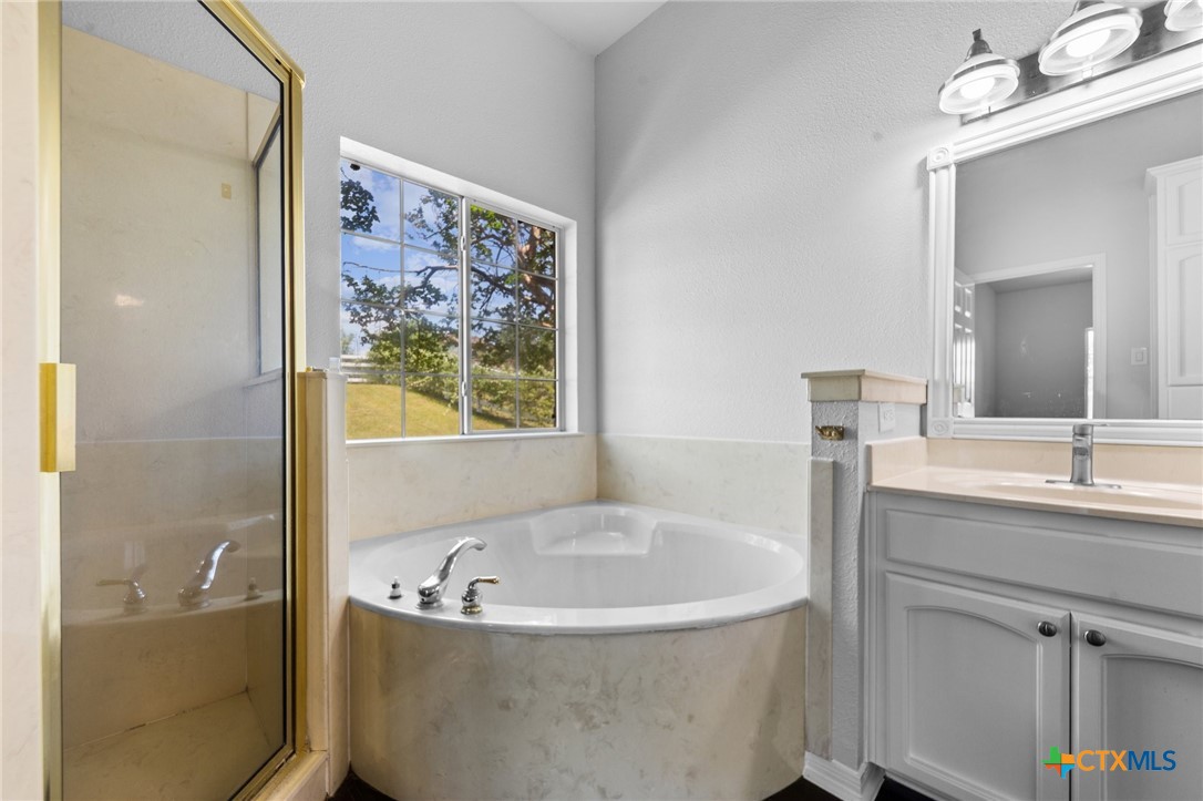 1546 West FM 93 Highway 207