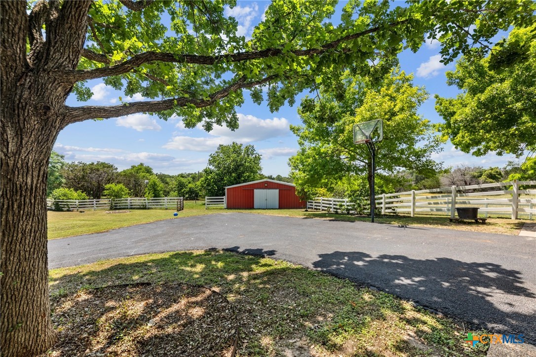 1546 West FM 93 Highway 207