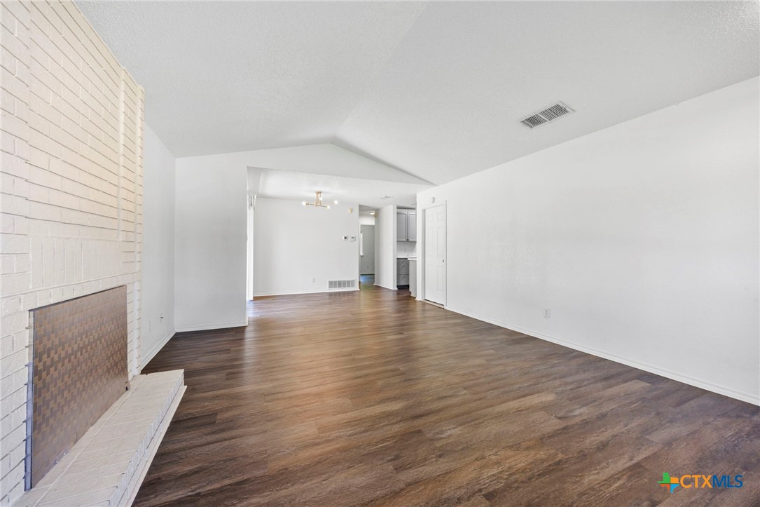 2245 Hilltop Loop