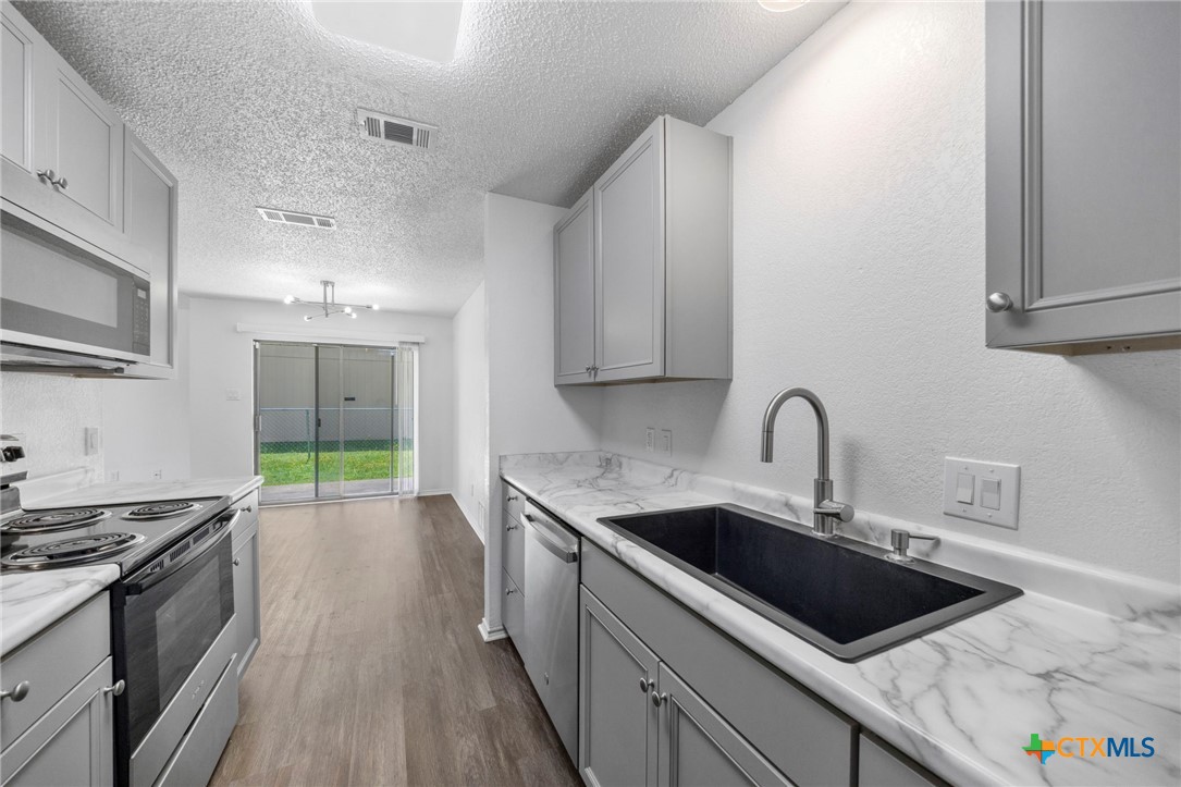 2245 Hilltop Loop