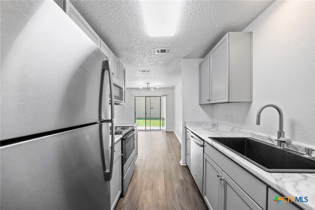 2245 Hilltop Loop