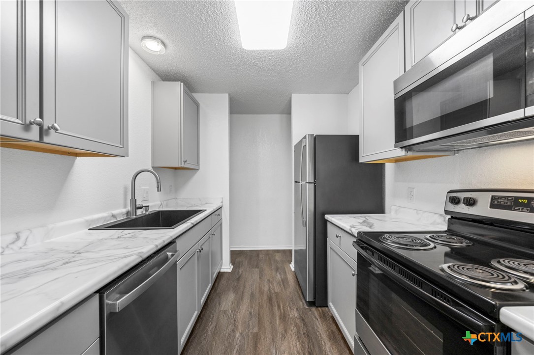 2245 Hilltop Loop