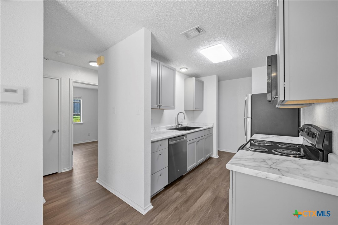 2245 Hilltop Loop