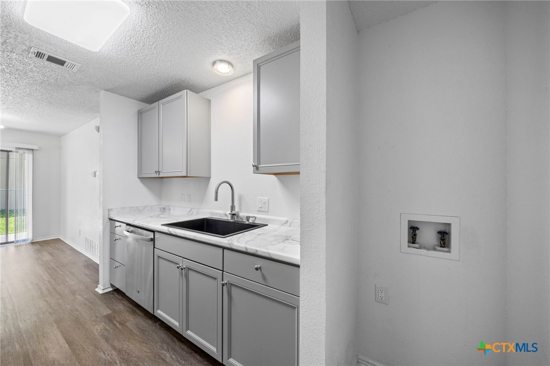 2245 Hilltop Loop