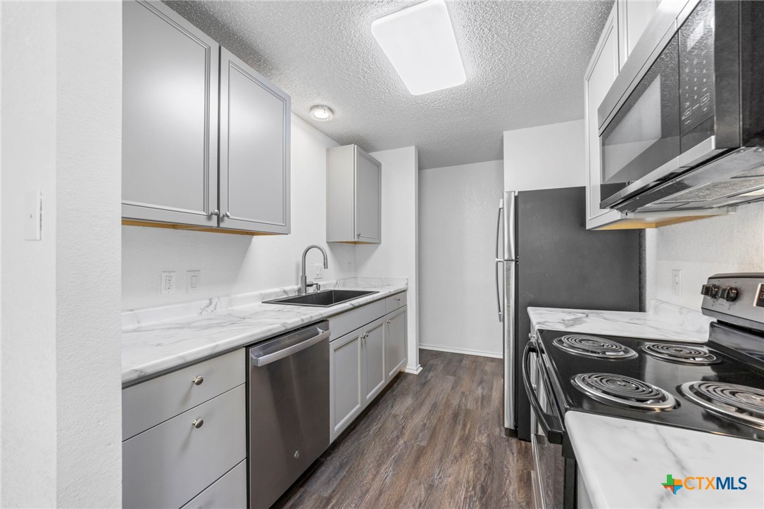 2245 Hilltop Loop