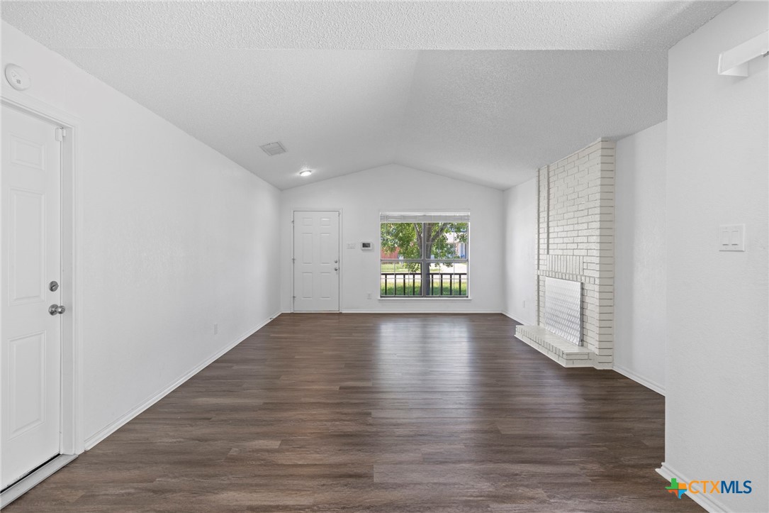 2245 Hilltop Loop