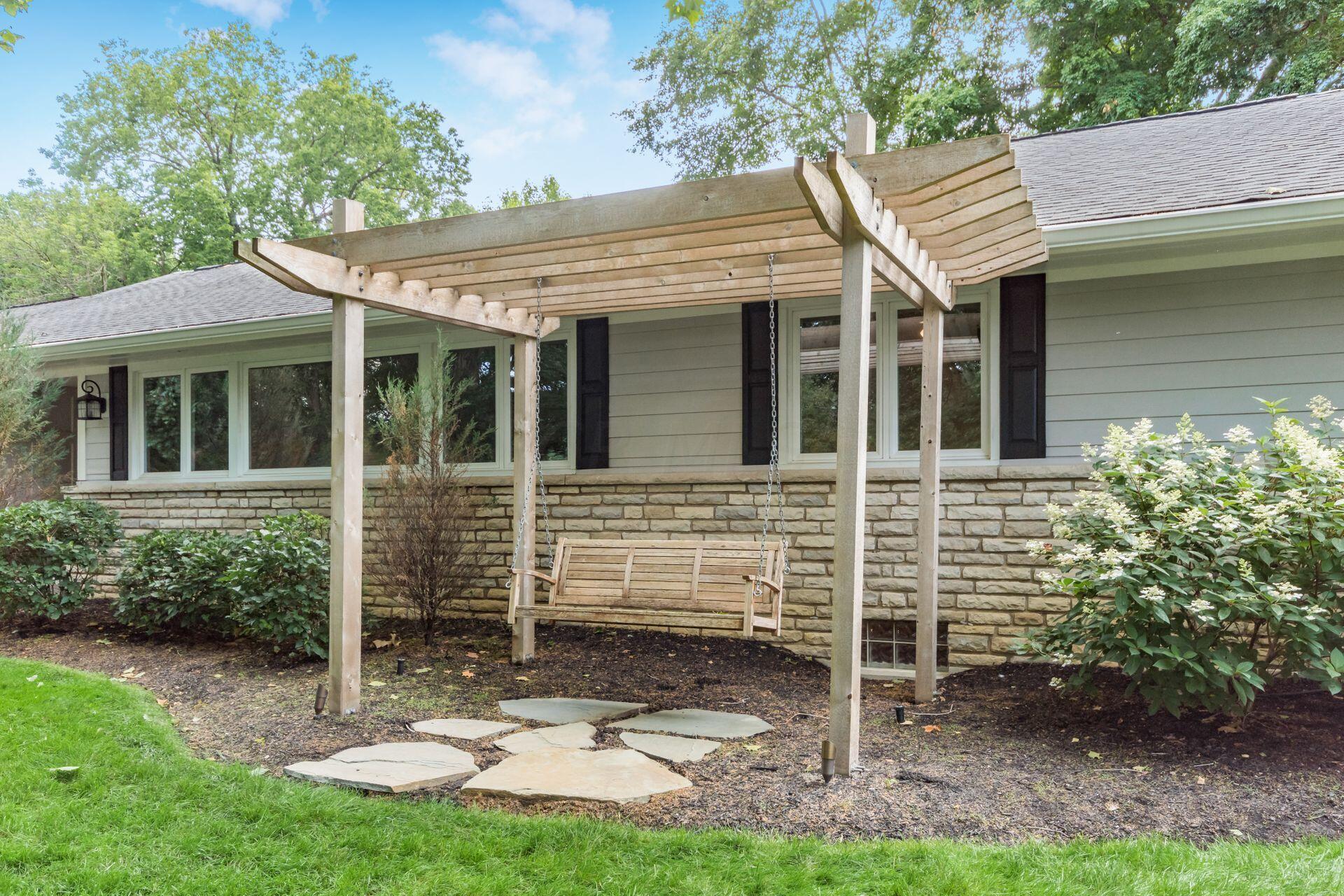 3855 Riverview Drive