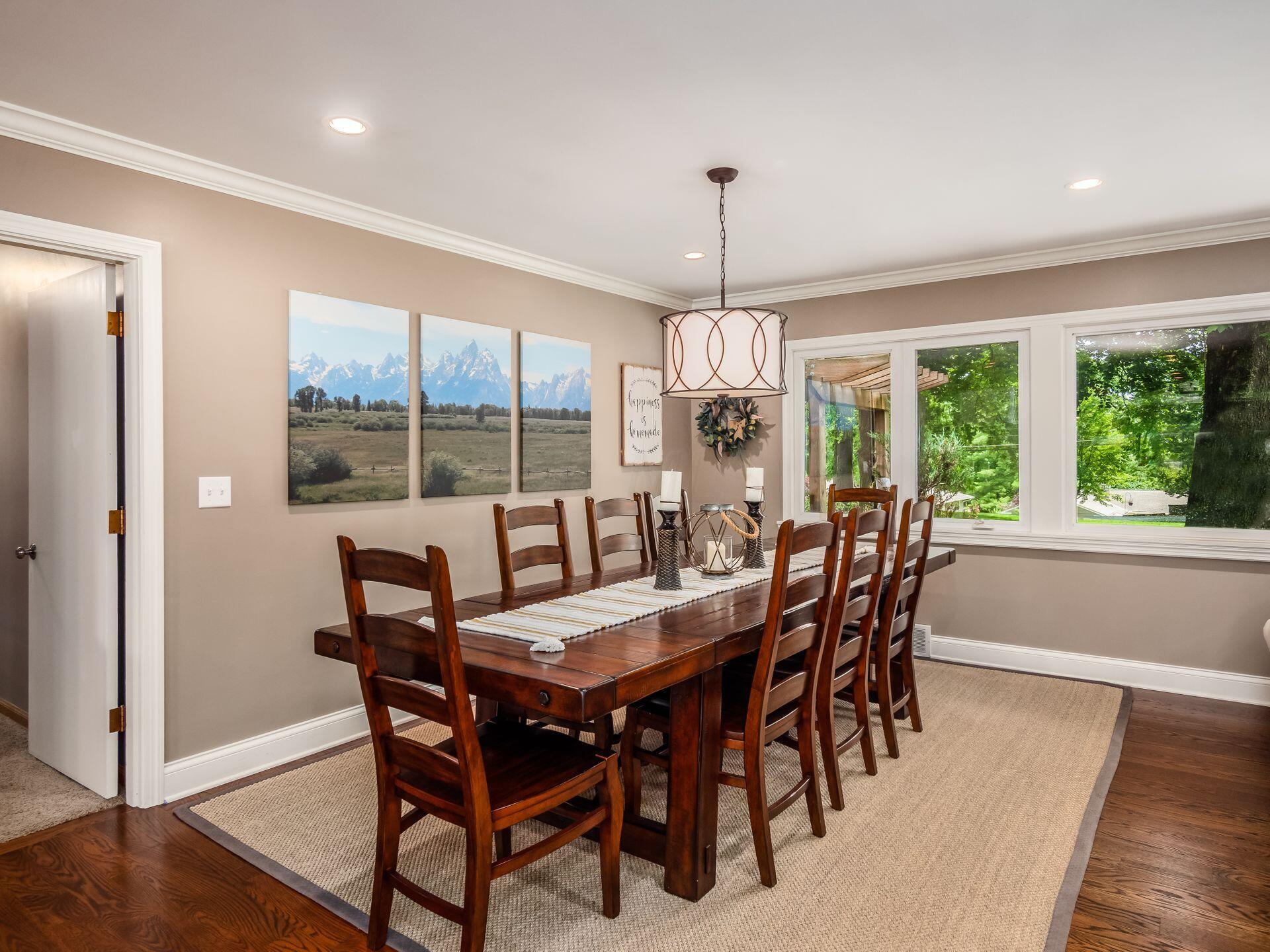 3855 Riverview Drive