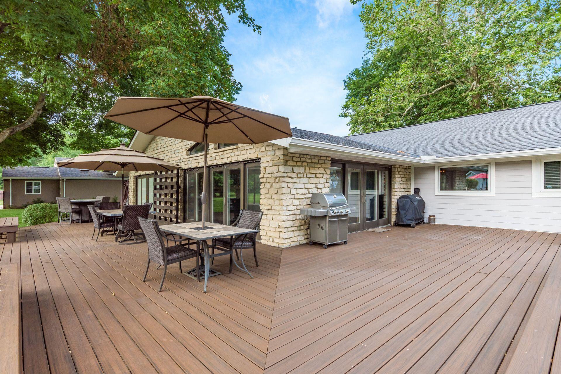 3855 Riverview Drive