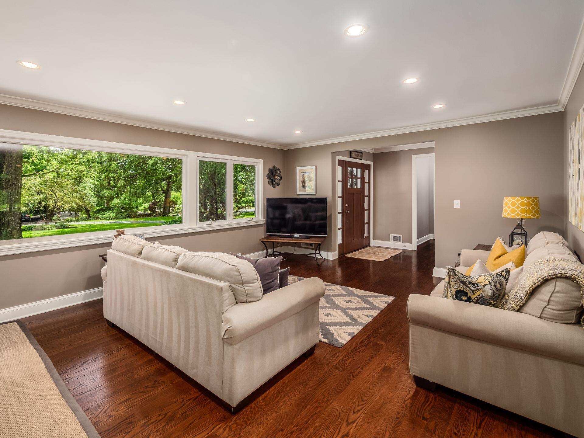 3855 Riverview Drive