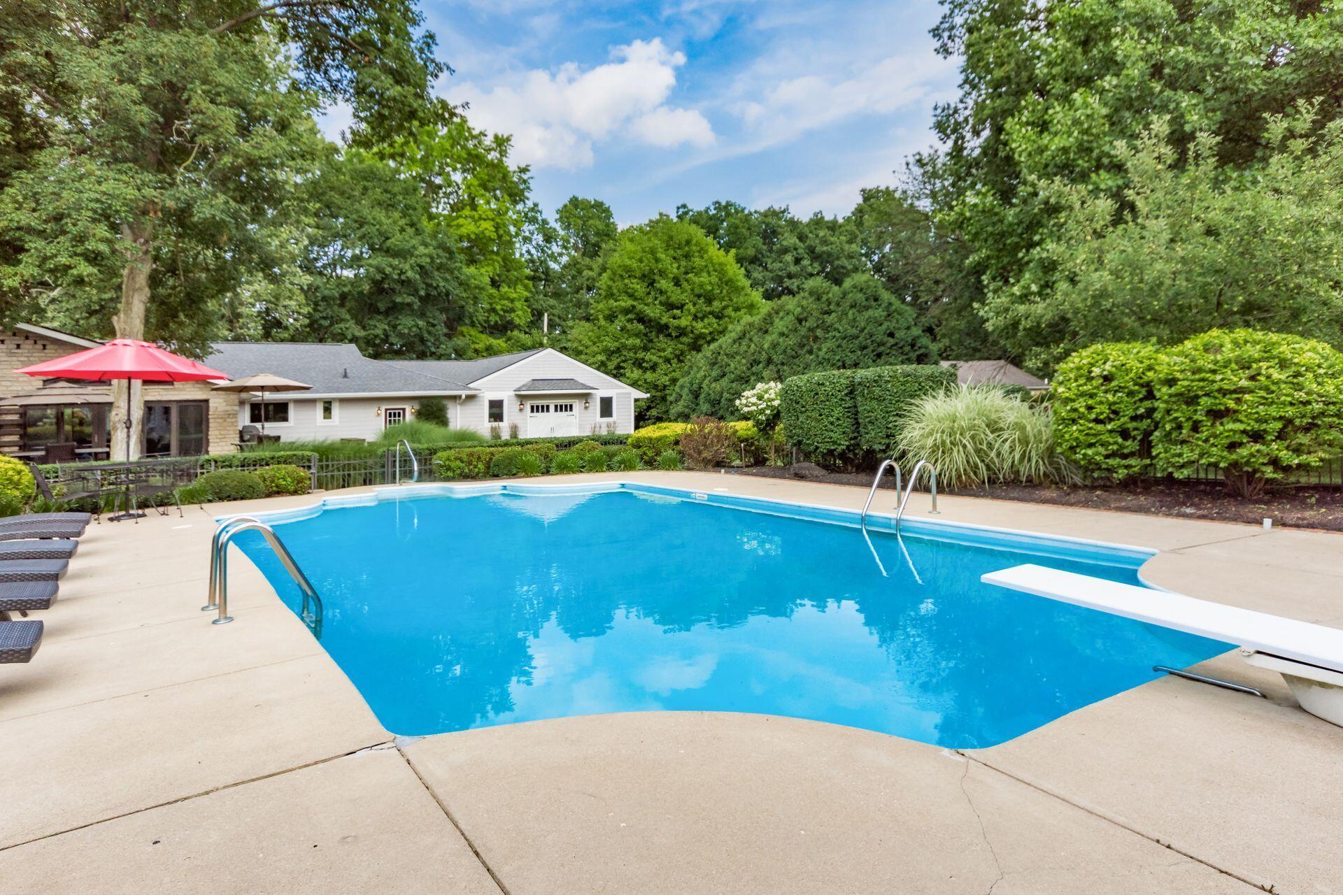 3855 Riverview Drive