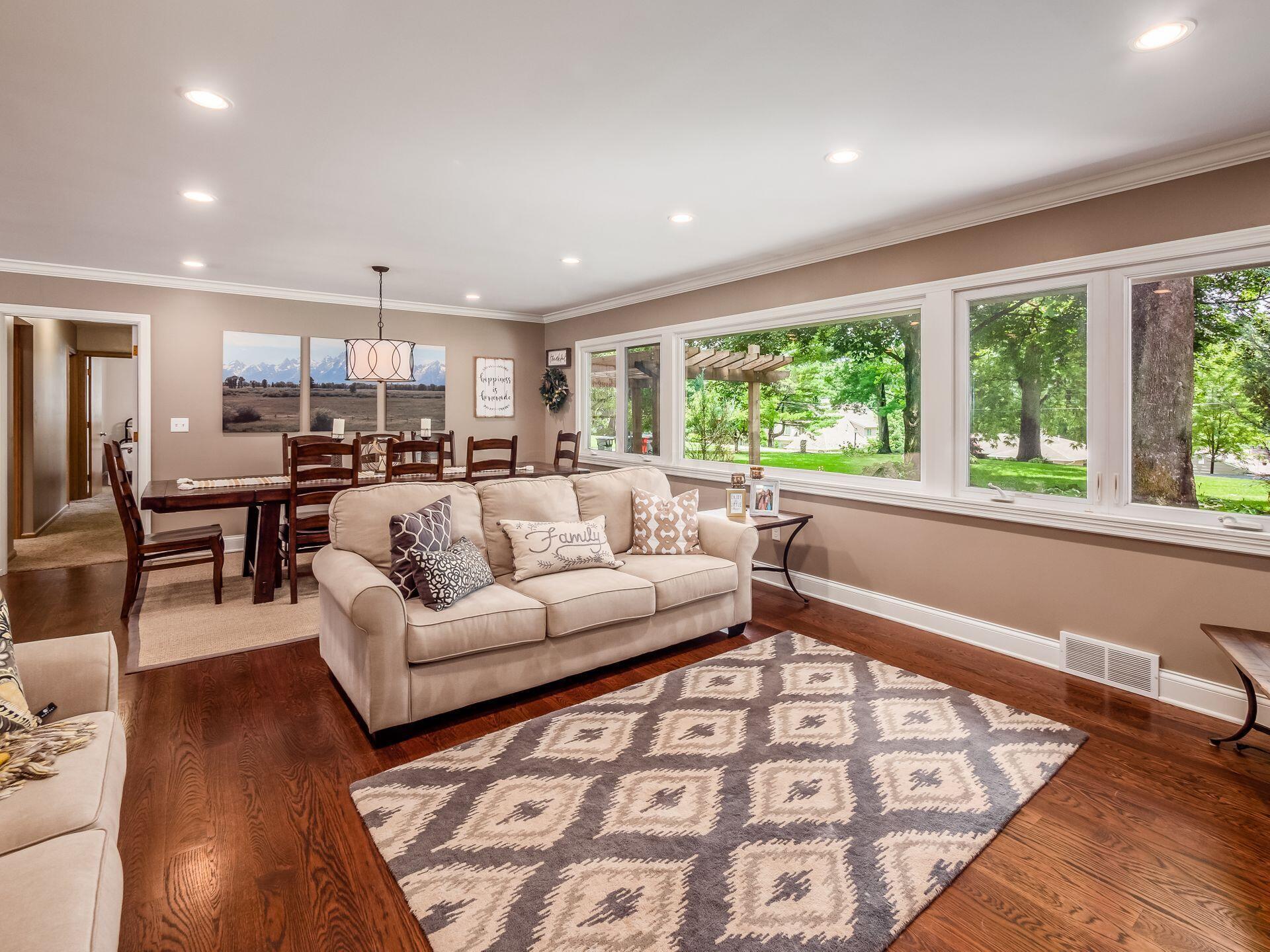 3855 Riverview Drive