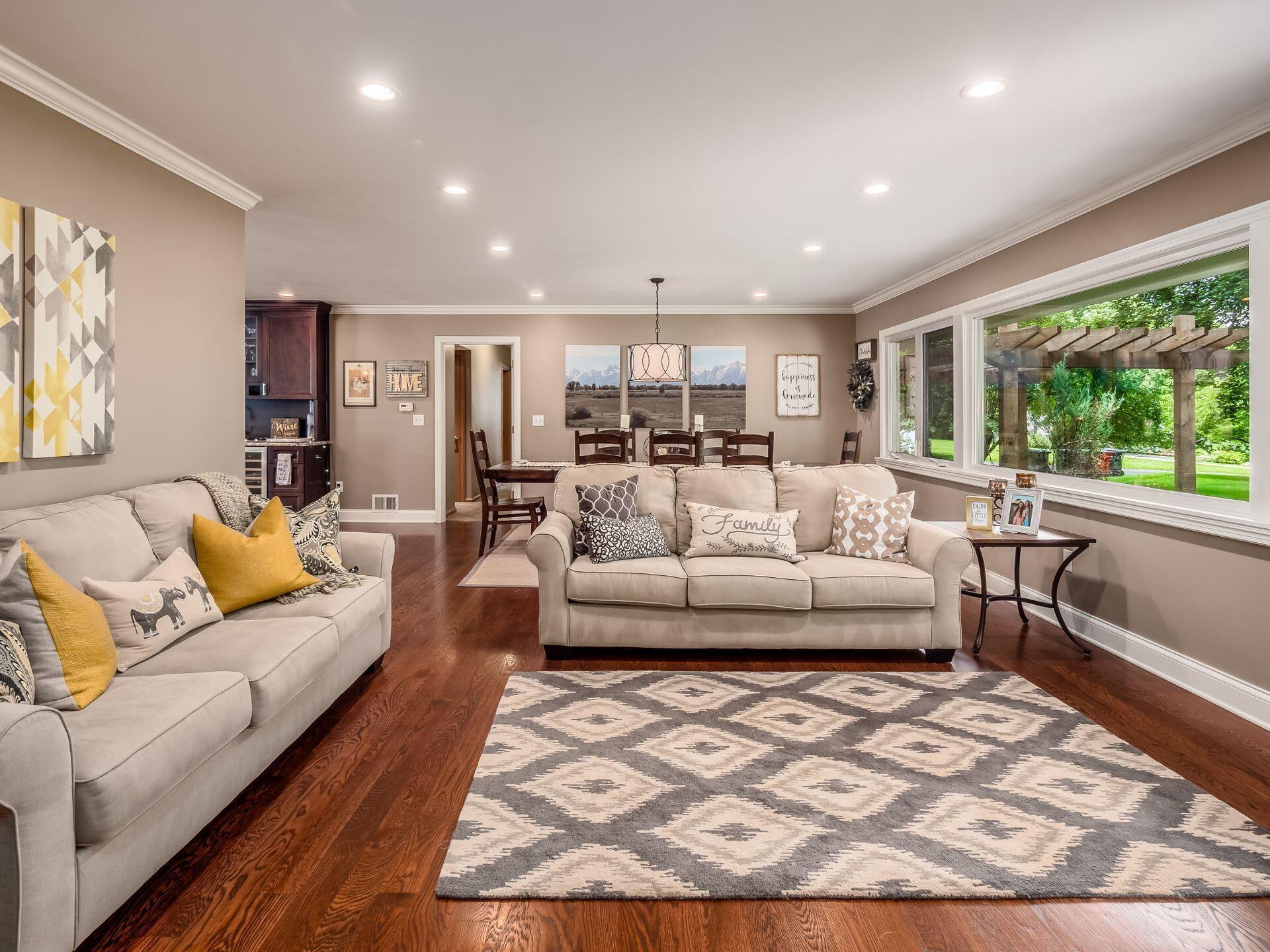 3855 Riverview Drive