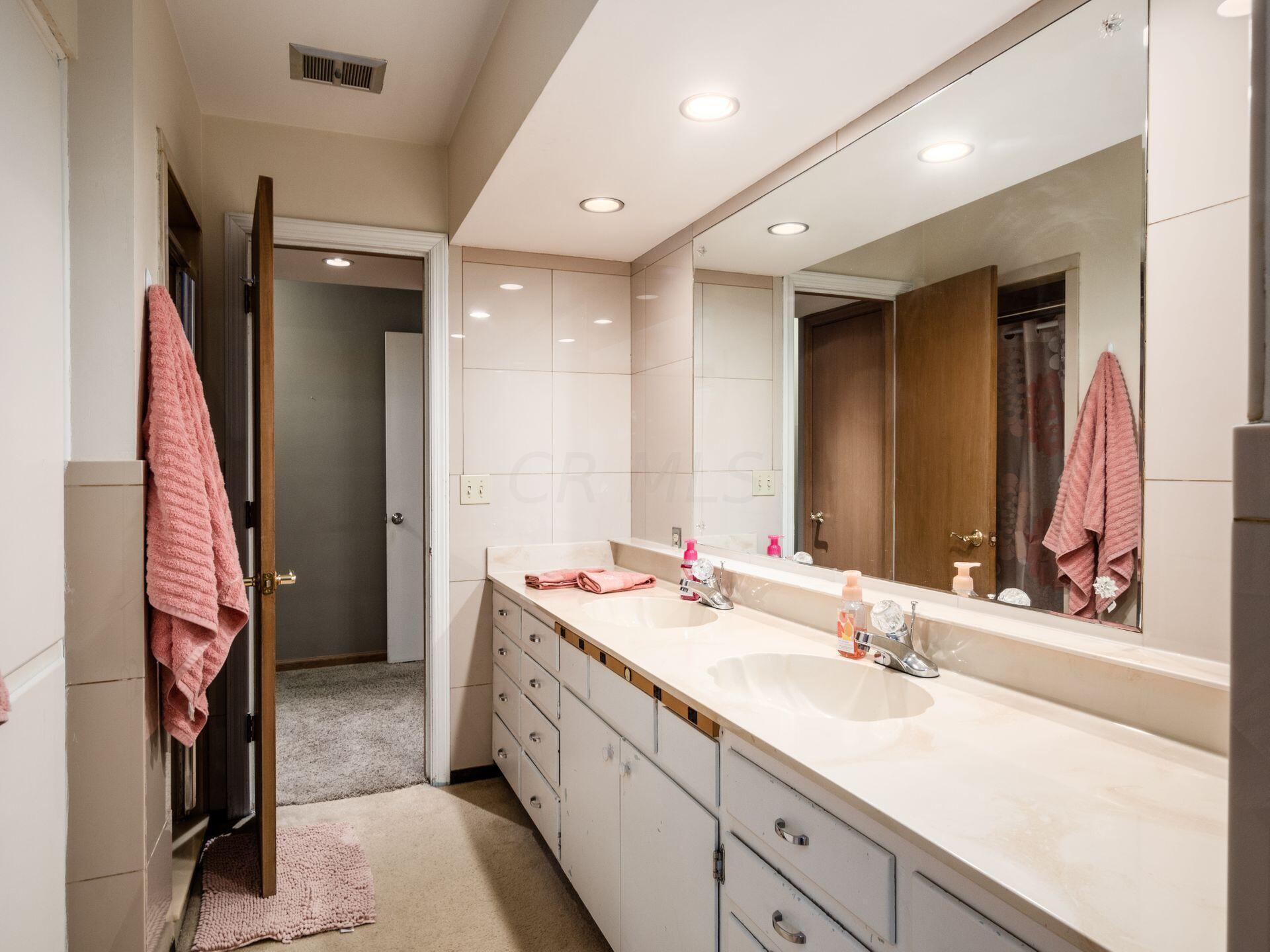 3855 Riverview Drive