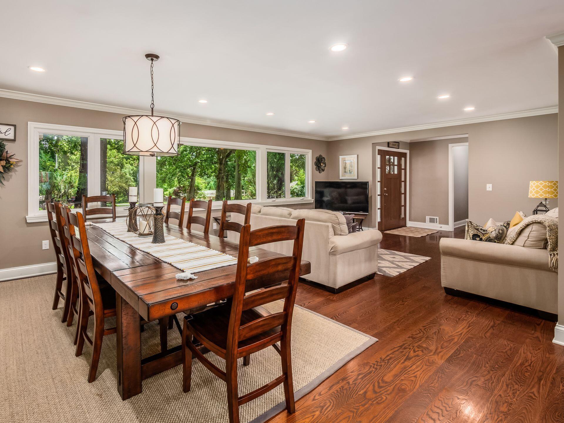 3855 Riverview Drive